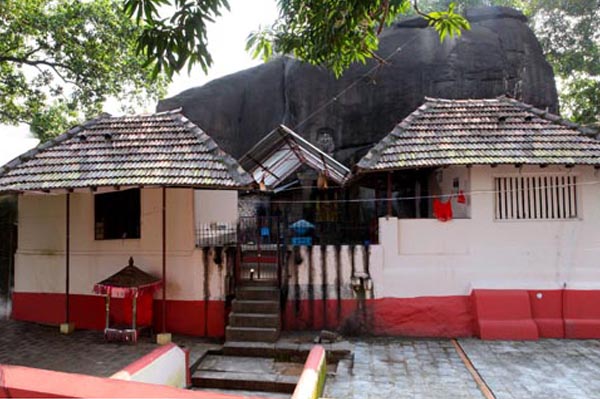 Kallil Bhagavathi Temple_Cochin_Kerala.jpg (600×399)